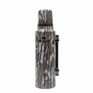 Termo Stanley. 1.4 Litros Camuflado Manija Rebatible
